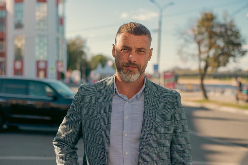 «Я хочу быть достойным»: Антон Батырев рассказал, как изменился после встречи с женой