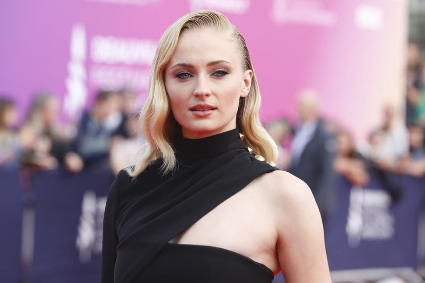 Актриса Софи Тернер готовится к роли Лары Крофт, которую раньше играла Джоли