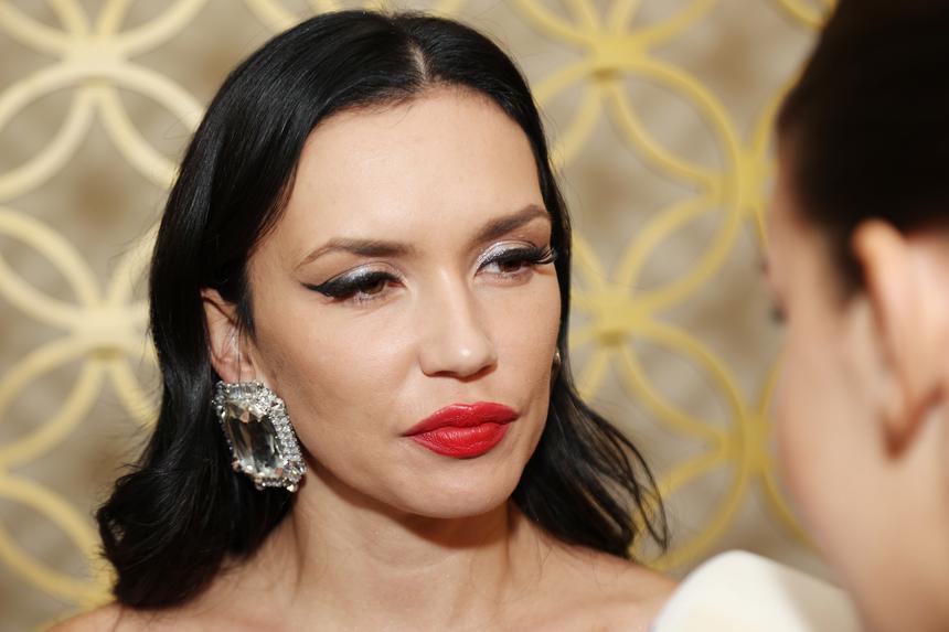 Ольга Серябкина вышла в свет в мини-платье с сердцами на груди