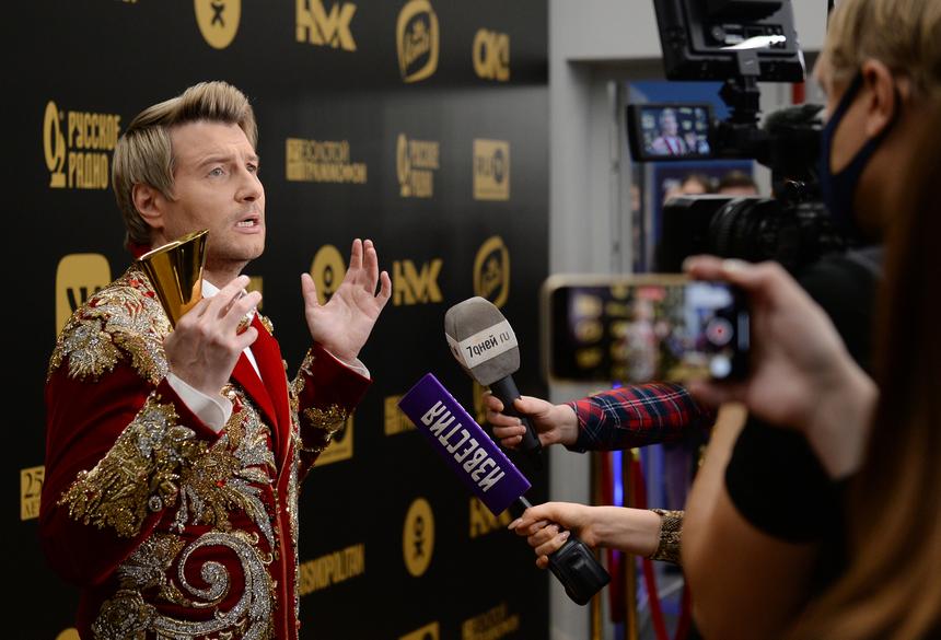 «Не кричал я на него!»: обруганный судья «Ну-ка, все вместе!» высказался о скандале с Николаем Басковым