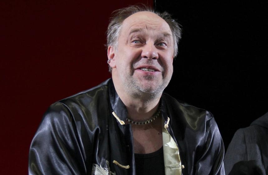 «Не готов идти работать опять дворником»: как живет в Испании осудивший СВО актер из «Сватов» Феклистов