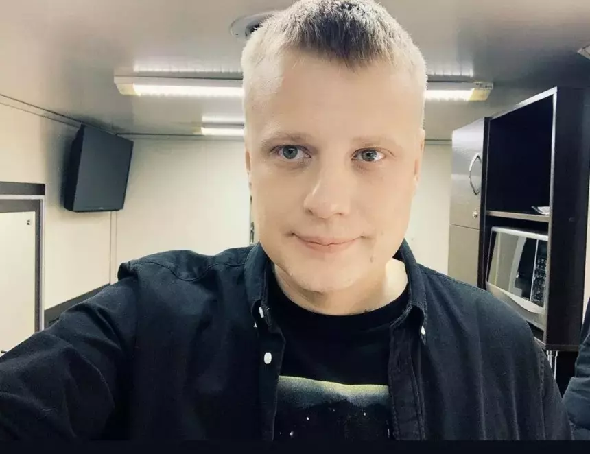 Стендап-комик Слава Комиссаренко страдает в эмиграции: «Непонятно где живу»