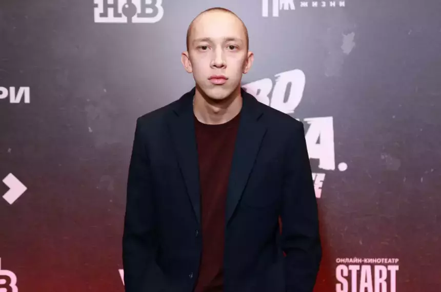 Актер Лев Зулькарнаев из «Слова пацана» снялся в криминальной драме про 90-е