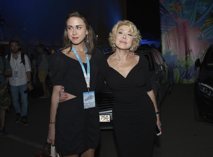 «Нет большей радости, чем видеть дочку адекватной»: Успенская рассказала о состоянии Плаксиной после побега