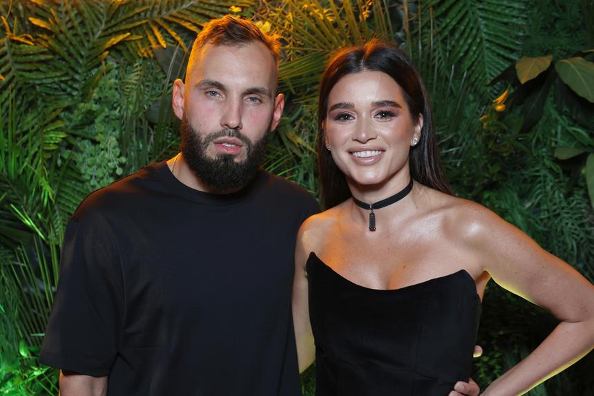 Бойфренд Ксении Бородиной снял ее в купальнике