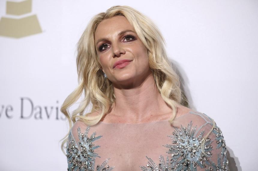 «Ничего не могу с собой поделать»: Бритни Спирс показала искалеченные ноги в пуантах