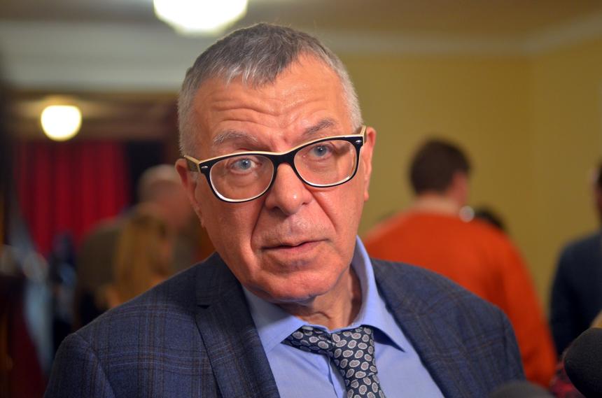 Андрей Ургант в восторге от книги сына с пустыми страницами: «Все, о чем можно сейчас говорить, вы найдете»