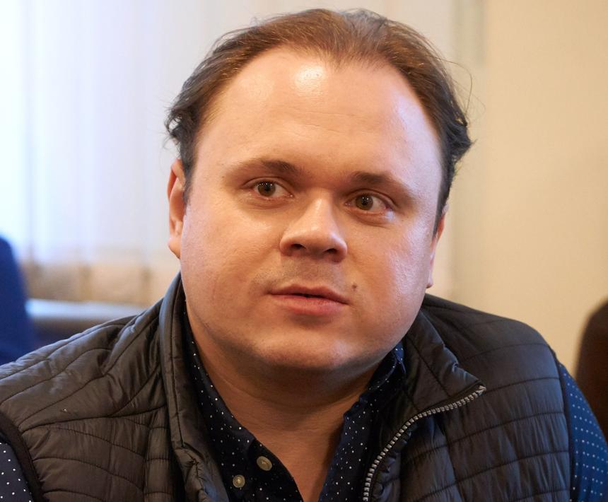 Куда пропал и как сейчас выглядит Максим Мальцев, сыгравший Папазогло в сериале «Солдаты»