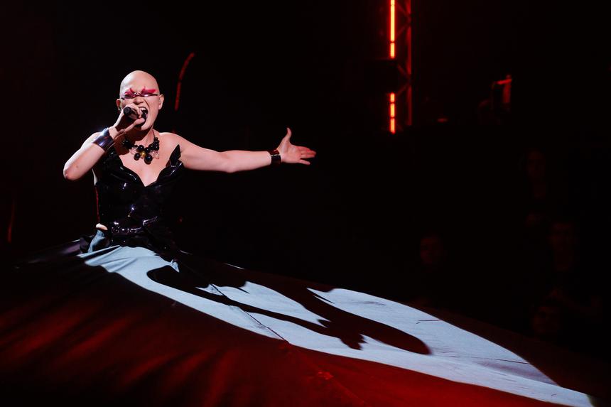 «Чувствовала себя изгоем»: участница шоу «Царица» Анна Калинина о жизни с алопецией