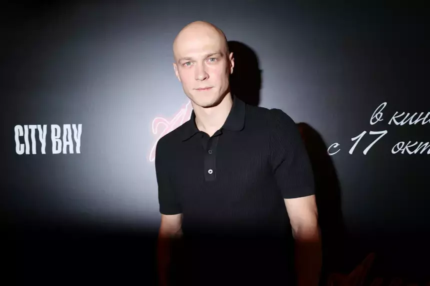 Актер Юра Борисов оказал медицинскую помощь пострадавшей коллеге по «Аноре»