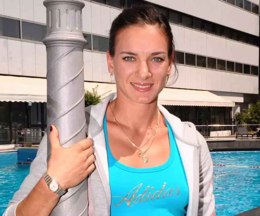 «Не предатель, а герой»: Дмитрий Губерниев высказался об уехавшей в Испанию Елене Исинбаевой