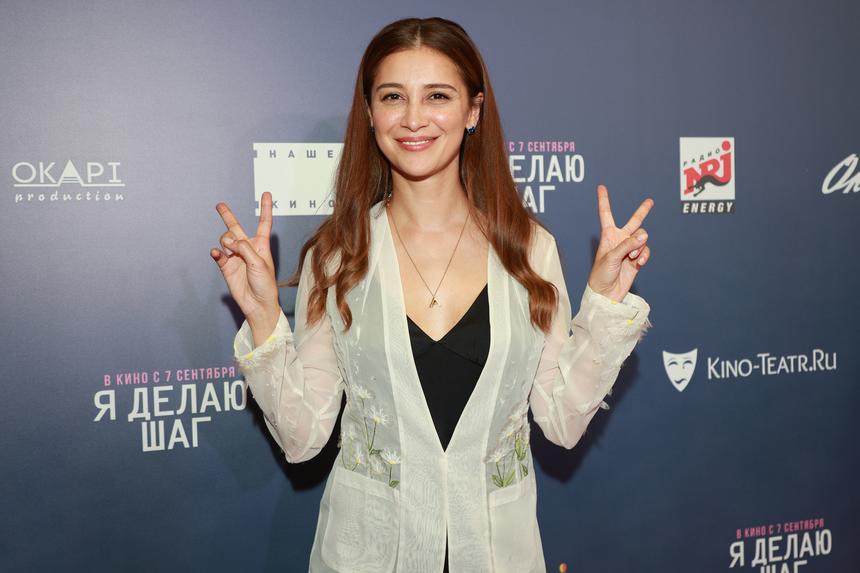 «Мамина булочка»: Равшана Куркова сняла маленькую дочь в машине