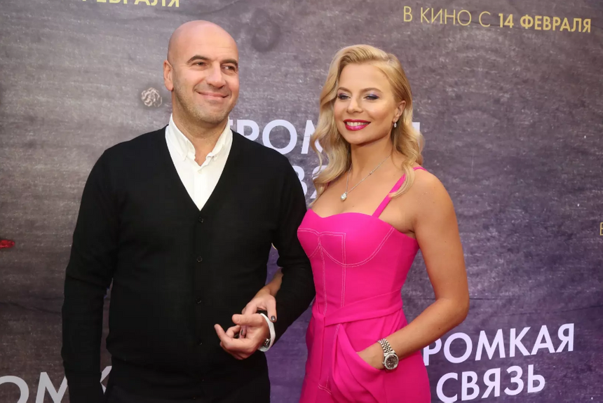 «Наличие женщины обязательно, но не одной»: актер Ростислав Хаит высказался об отношениях с матерью его годовалого ребенка