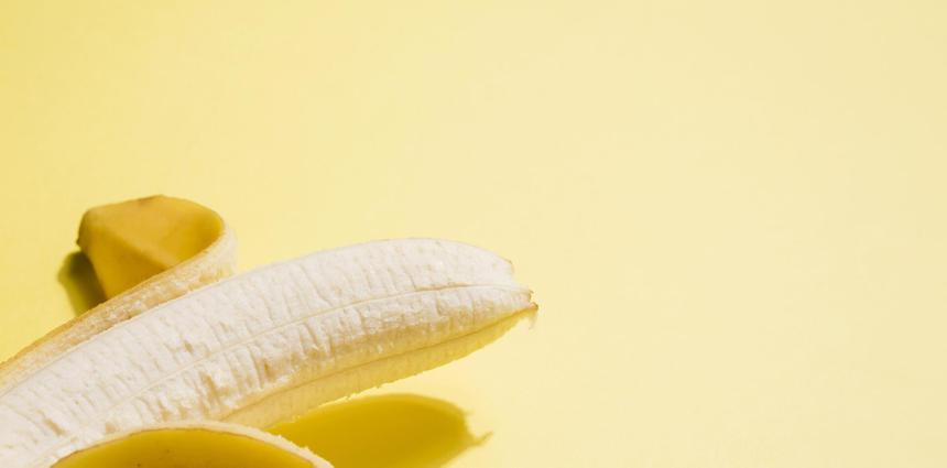 Миллиардер Джастин Сан съел приклеенный к стене банан за 6,2 млн долларов