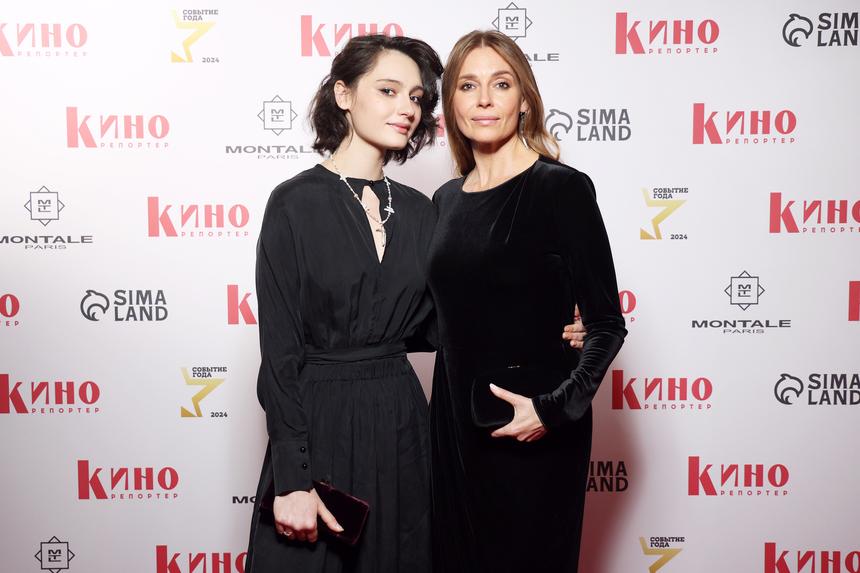 Любовь Толкалина впервые за долгое время вышла в свет с дочерью от Кончаловского