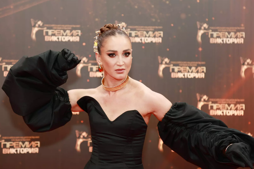 «Не трогайте эту девочку»: Бузова припомнила звездам на презентации клипа Киркорова свои давние обиды