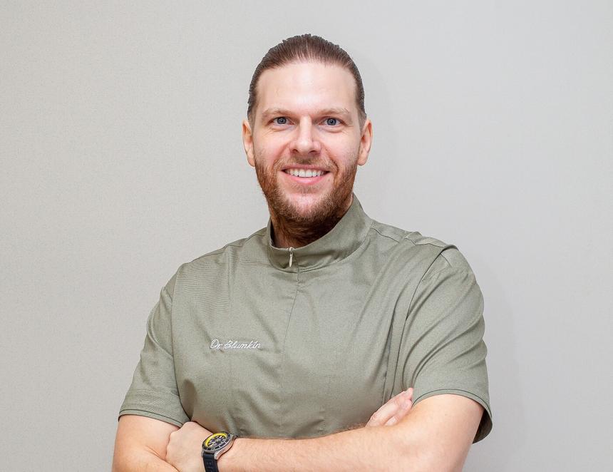Стоматолог-хирург-имплантолог Игорь Блюмкин