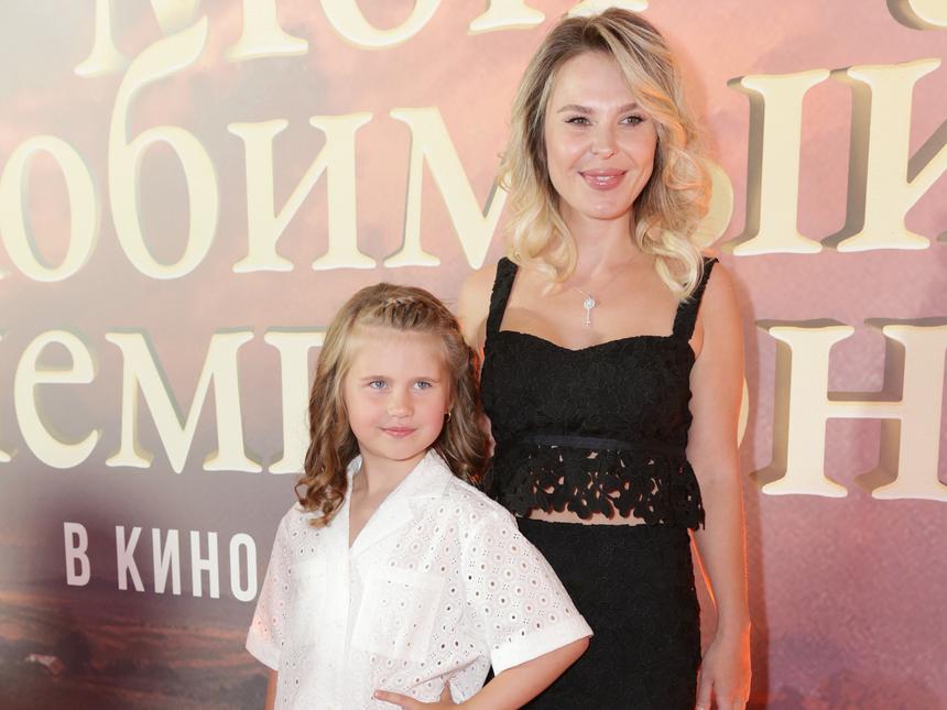 «Он мстит бывшей жене»: Телегин вновь запретил дочери от Пелагеи уезжать из России