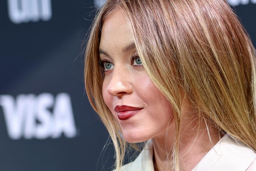 Эффектная блондинка: названа самая популярная звезда по итогам 2024 года