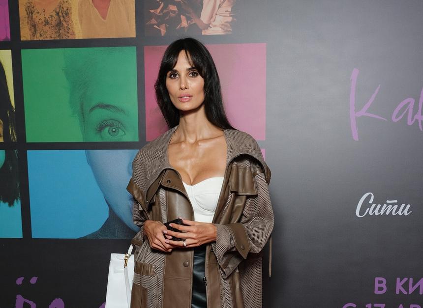 «Мама не умеет»: 10-летняя дочь Аланы Мамаевой вынуждена готовить сама