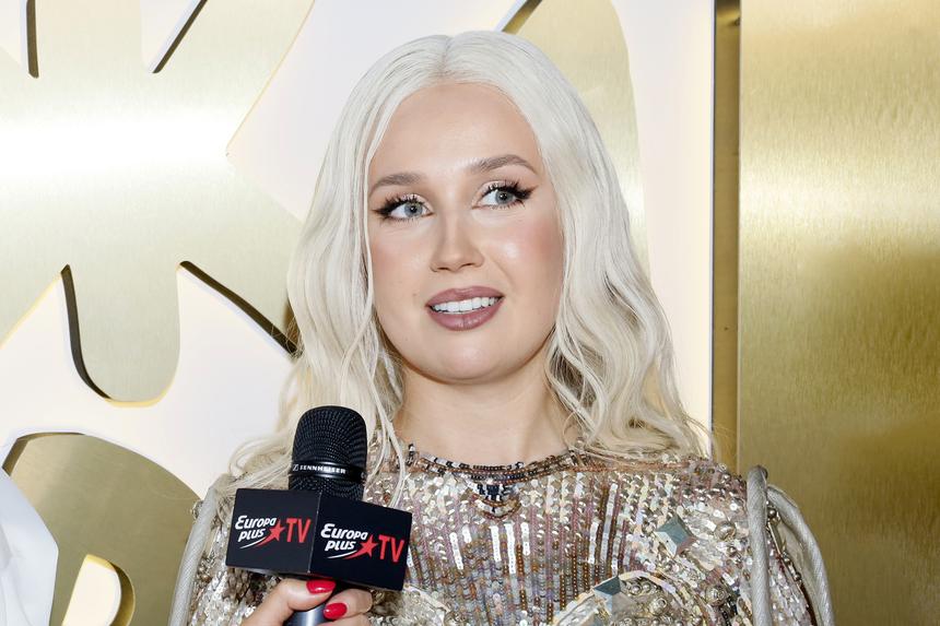 Певица Клава Кока второй раз за неделю вызвала себе скорую помощь