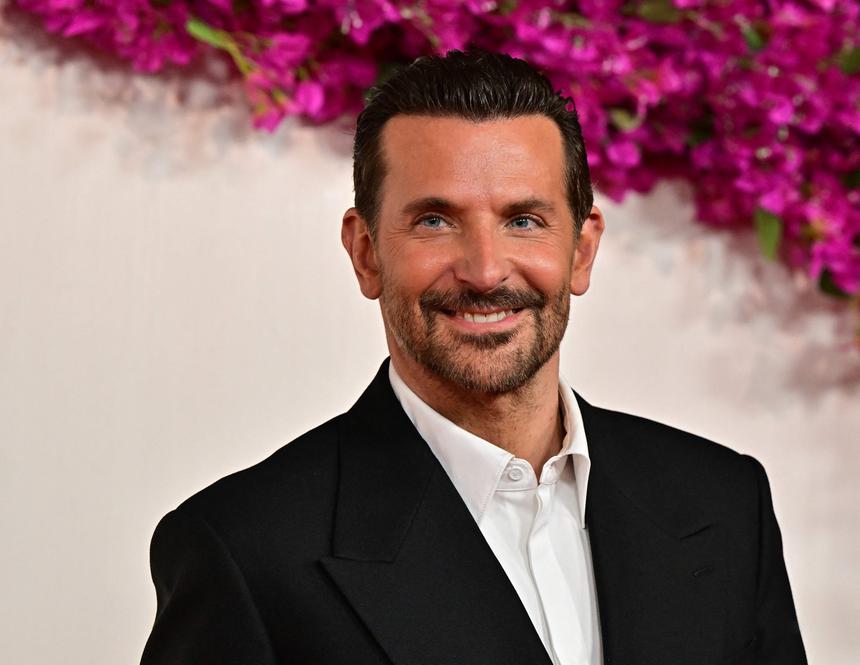 Брэдли Купера «поймали» на ужине с Джиджи Хадид и ее отцом