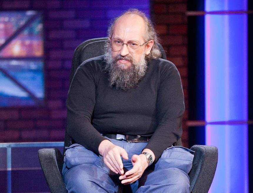 Депутат Госдумы Анатолий Вассерман раскритиковал идею запретить курение на ходу