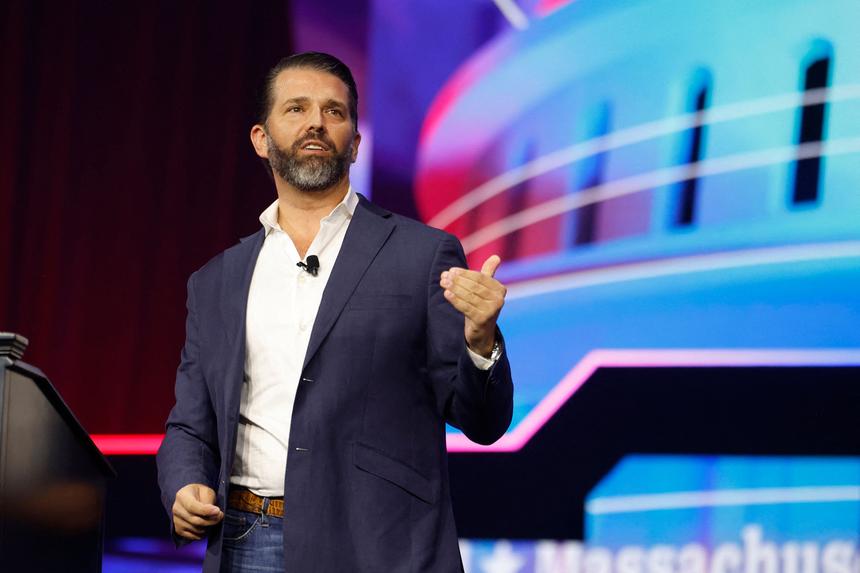 Дональд Трамп-младший расстался с невестой и представил новую возлюбленную