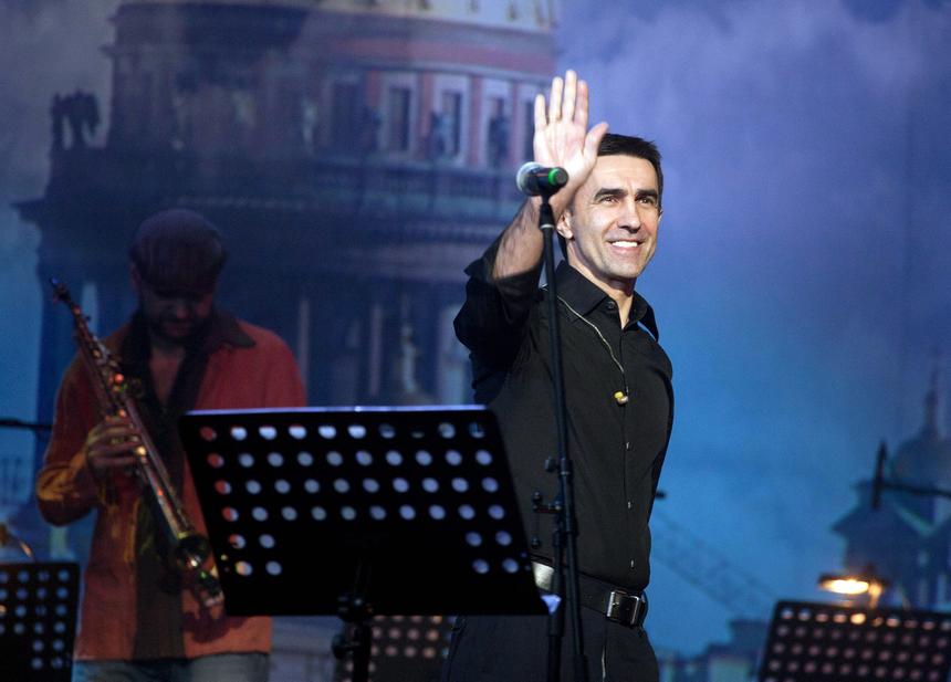 «Бомж на развалинах»: Вячеслав Бутусов не оценил эскизы памятников Алексею Балабанову