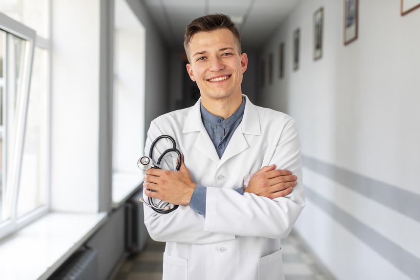 Врач из Тульской области диагностировал рак здоровым людям ради премии