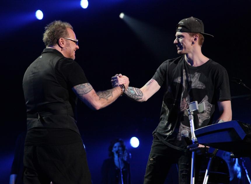 «Настоящий артист»: Владимир Пресняков встал на защиту сына, который исполняет чужие песни в барах США