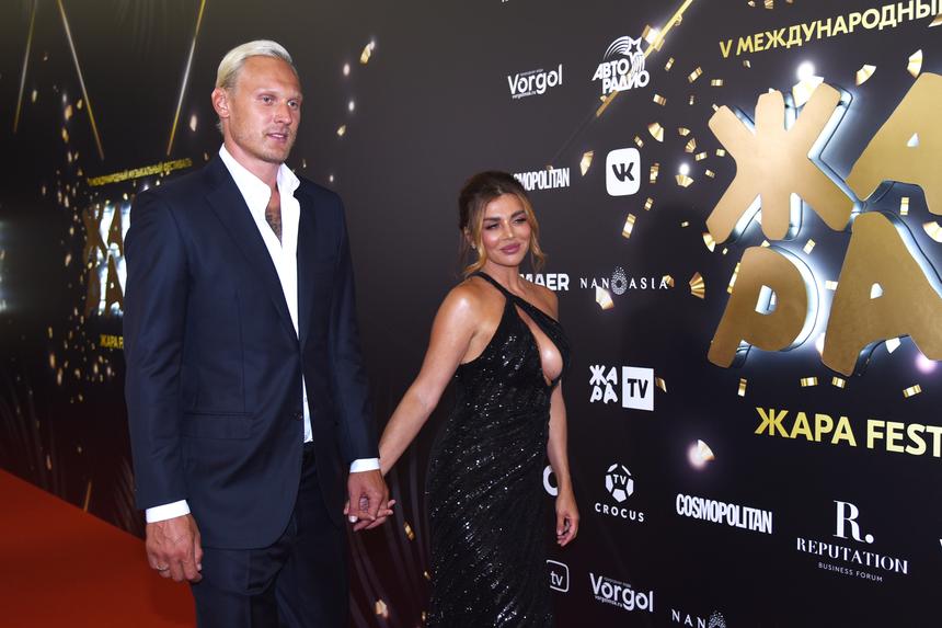 Шатался и записывал грустные голосовые: последние минуты жизни экс-мужа Седоковой попали на камеру домофона