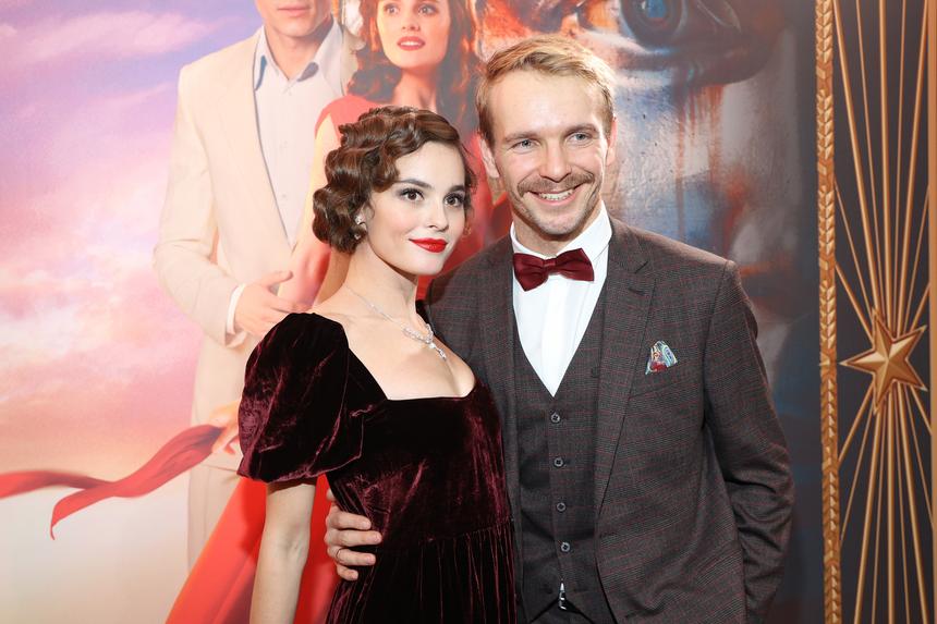 «У меня подкосились ноги»: актриса Стречина первая призналась Илье Малакову в любви