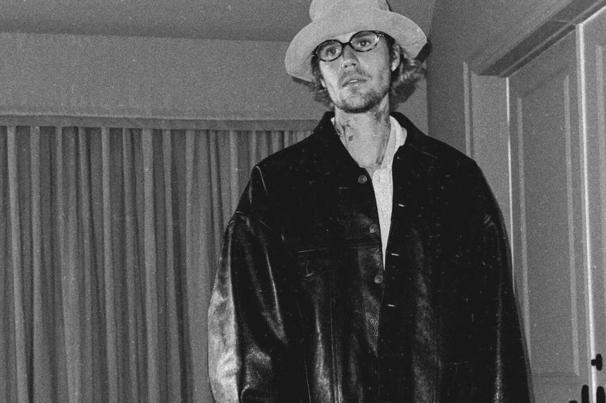 «Конец света»: Джастин Бибер отреагировал на новости о помолвке его бывшей Селены Гомес