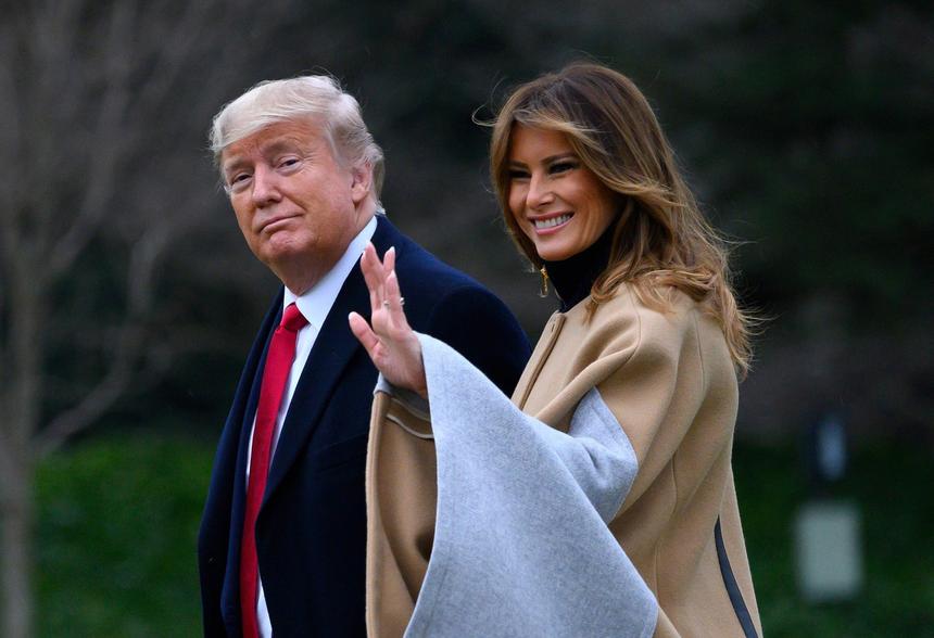 Дональд Трамп появился на публике с новой укладкой и вызвал переполох в соцсетях