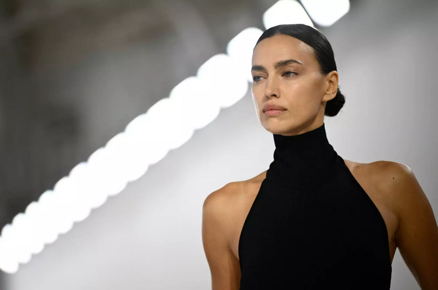 Ирина Шейк устроила вечеринку в русском стиле с винегретом и конфетами