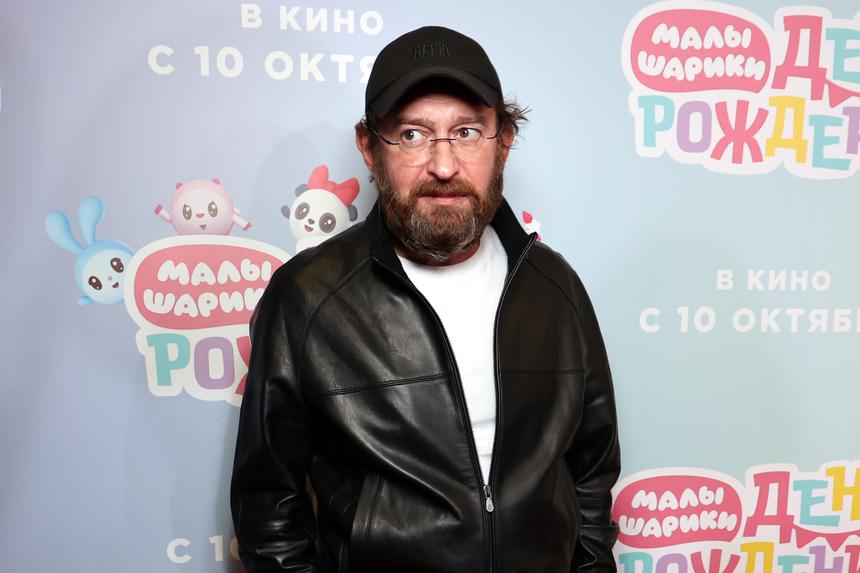 Удивил зрителей: Константин Хабенский впервые представил публике подросшего сына