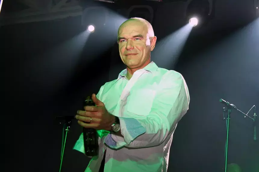 В райдере 4 бутылки вина и Mercedes: сколько стоит заказать группу «Моральный кодекс» на новогодний корпоратив