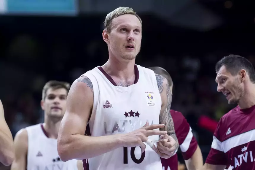 «Не выполняет команды»: любимую собаку Яниса Тиммы привезли в Париж и передали его отцу