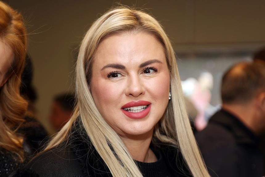 Анна Семенович призналась, что сделала неудачную пластическую операцию