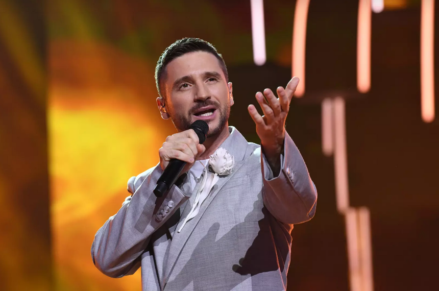 6-летняя дочь Сергея Лазарева затмила певца на «голубом огоньке»