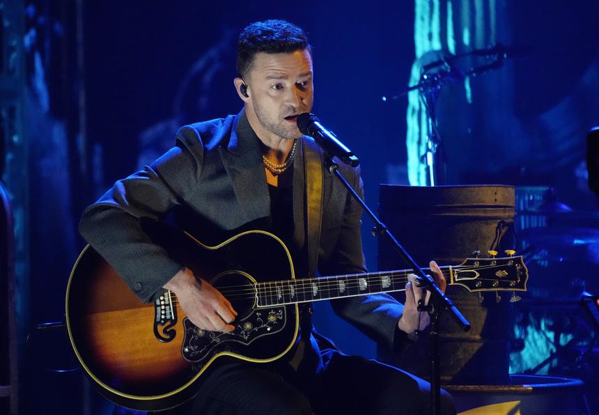 Джастин Тимберлейк сменил концертный наряд после замеченной фанатами одной детали