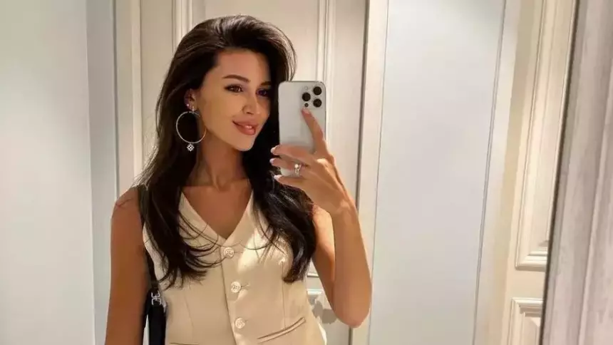 «Милый дом»: беременная дочь Анастасии Заворотнюк прилетела в Россию