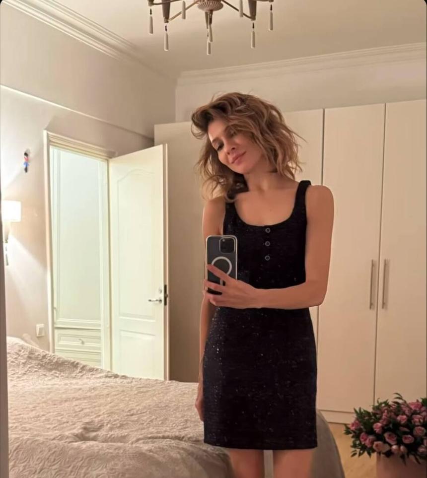 Звезда «Кухни» продемонстрировала фигуру в мини-платье
