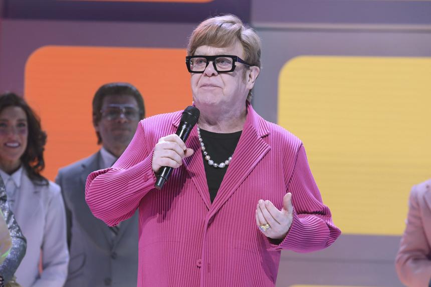 Элтон Джон пошутил по поводу своей слепоты