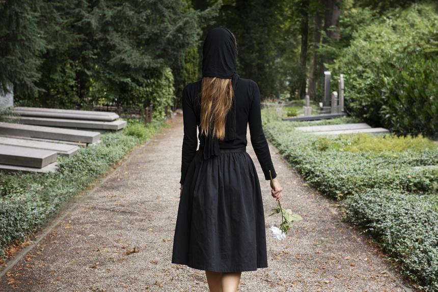 Осталась дочь, которая пошла по стопам отца: актер из фильма про Джеймса Бонда умер на 81-м году жизни