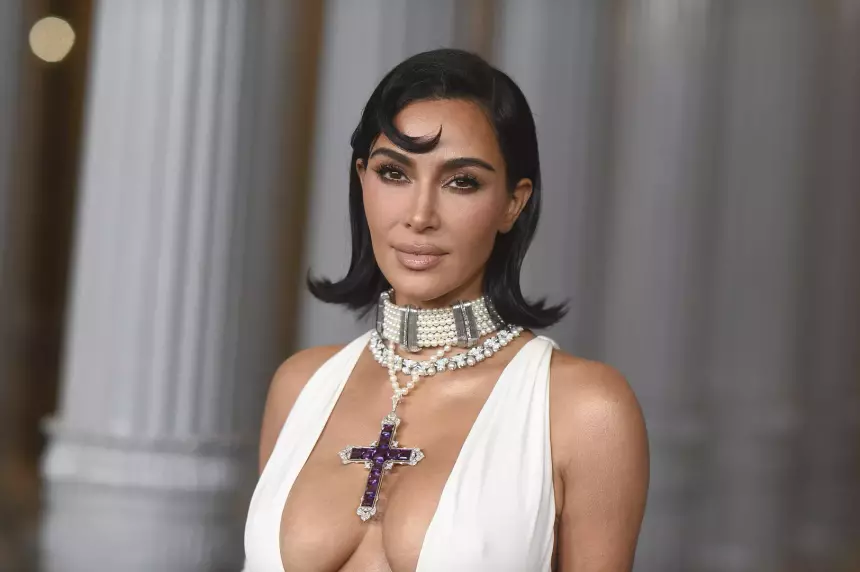 «Ни одной молитвы»: Ким Кардашьян раскритиковали за распродажу ее бренда одежды
