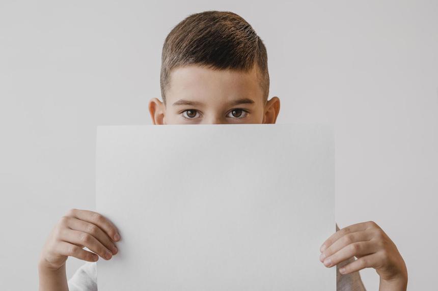 Российский школьник случайно отпилил себе палец на уроке труда