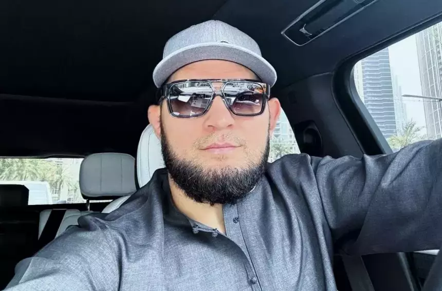 Начал спорить со стюардессой: экс-чемпиона UFC Хабиба Нурмагомедова сняли с рейса