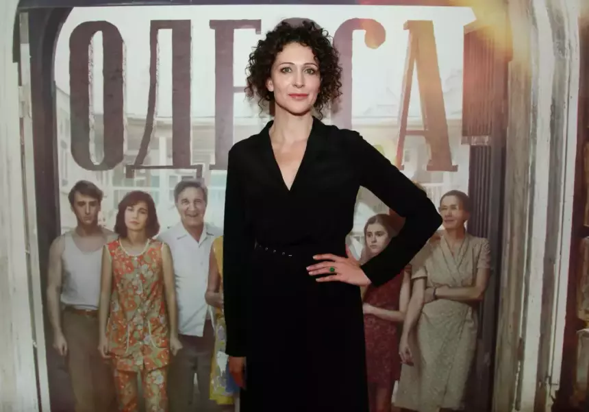 На главную роль пригласила уехавшую из РФ Раппопорт: сколько стоит посетить спектакль жены Чубайса в Израиле